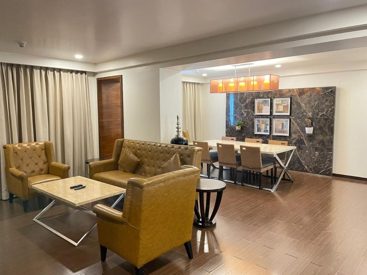 Paradigm Sarovar Portico Kākināda Екстериор снимка