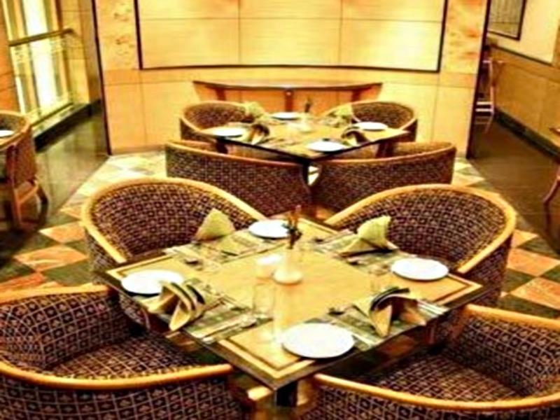 Paradigm Sarovar Portico Kākināda Екстериор снимка