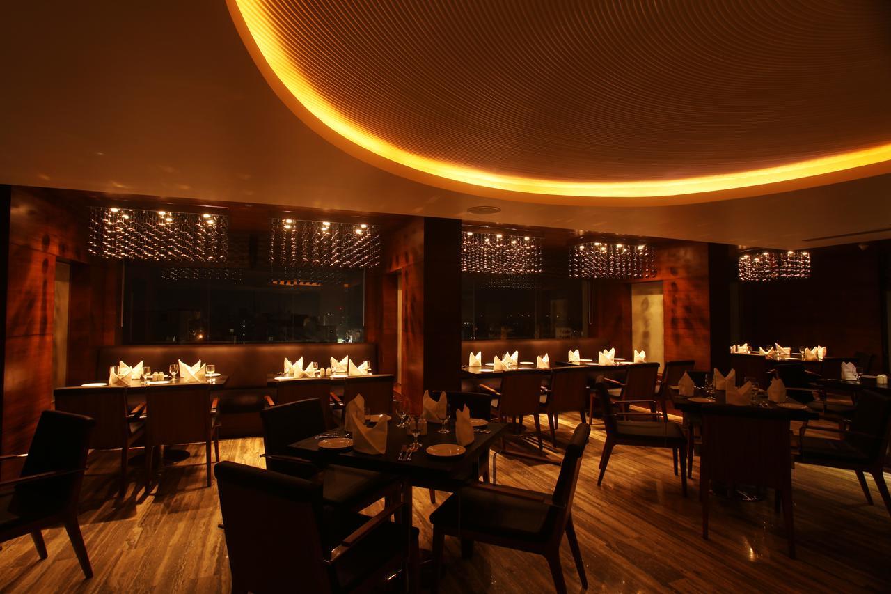 Paradigm Sarovar Portico Kākināda Екстериор снимка