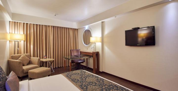 Paradigm Sarovar Portico Kākināda Екстериор снимка