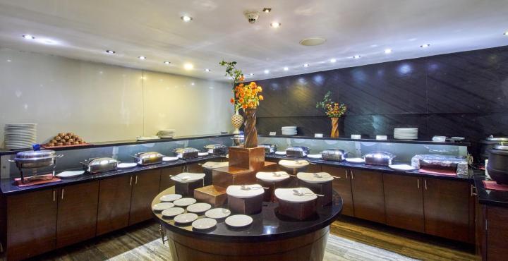 Paradigm Sarovar Portico Kākināda Екстериор снимка