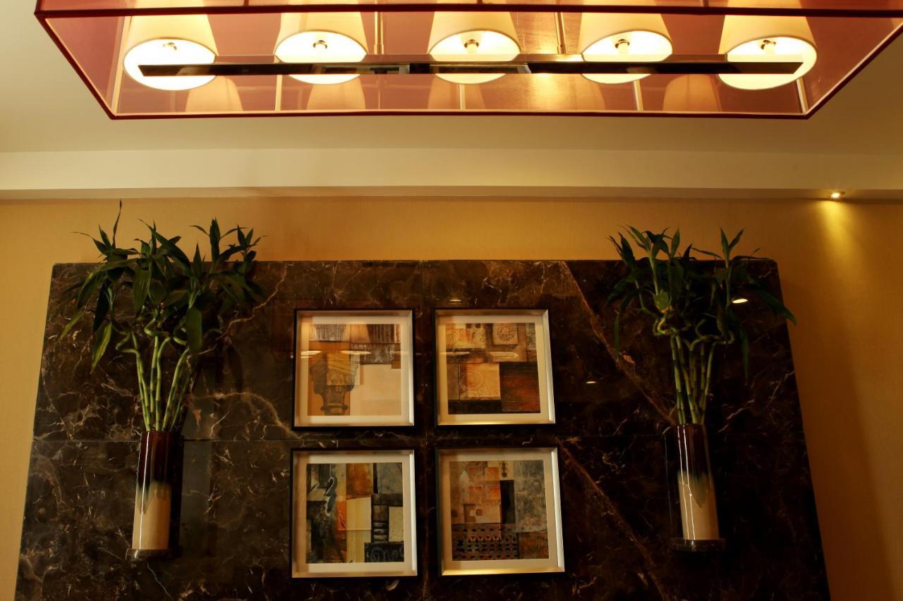 Paradigm Sarovar Portico Kākināda Екстериор снимка